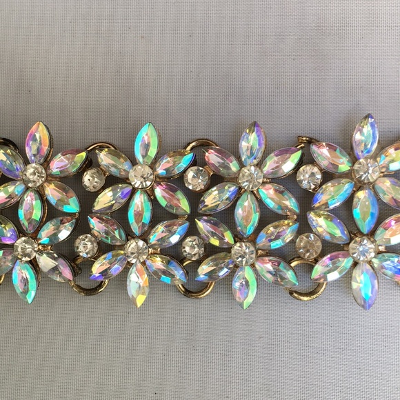New! Rhinestone Iridescent Choker - Picture 4 of 7